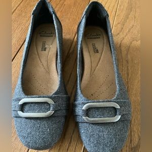 Clarks gray flats size 5.5 great used condition!